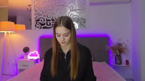 LuisaClover online show from December 2, 2:37 pm