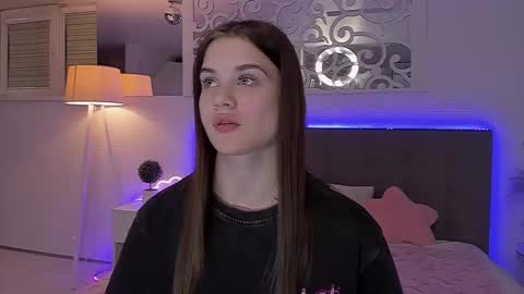 LuisaClover online show from April 19, 6:10 pm