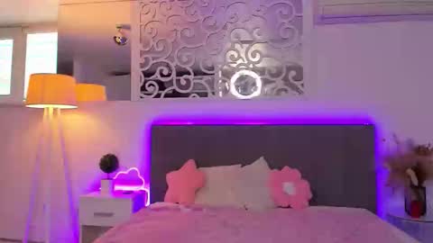 LuisaClover online show from February 21, 1:47 pm