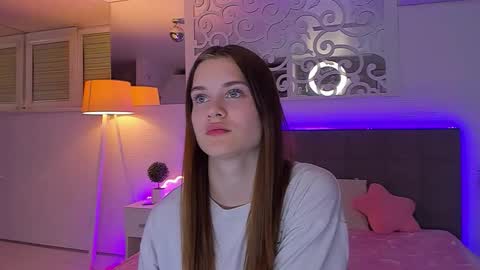 LuisaClover online show from May 14, 6:50 pm