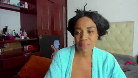 Snapshot of luissa_s1 chatting on October 25, 2:34 am Luissa online show from October 25, 2:34 am