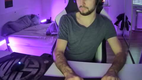 lukasschoetz online show from December 22, 2:06 pm