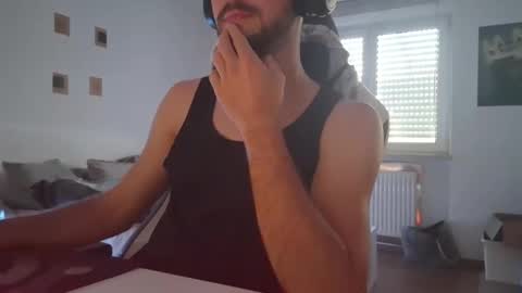 lukasschoetz online show from September 21, 3:38 pm