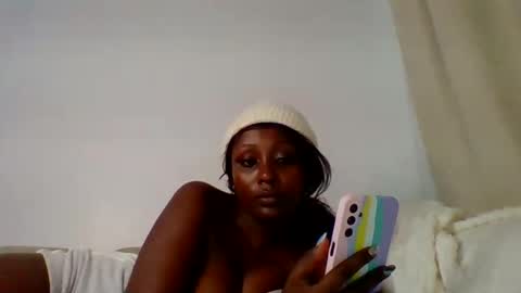 lulanah_ online show from March 22, 8:57 pm