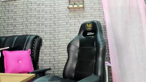 lulu_litle online show from January 16, 8:18 pm