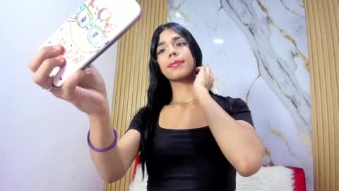 LULU online show from April 18, 2:19 pm