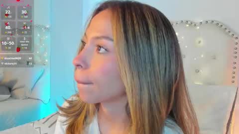 luluuberry online show from March 6, 10:31 pm