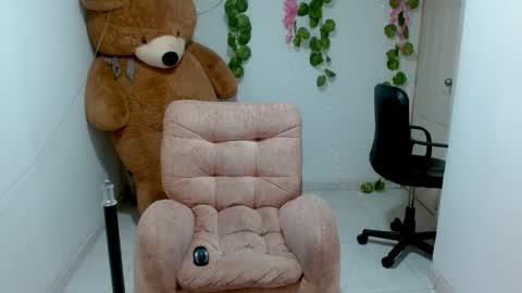 luna253951 online show from May 26, 7:31 pm