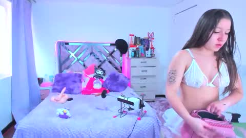 luna_analya online show from October 31, 1:44 pm