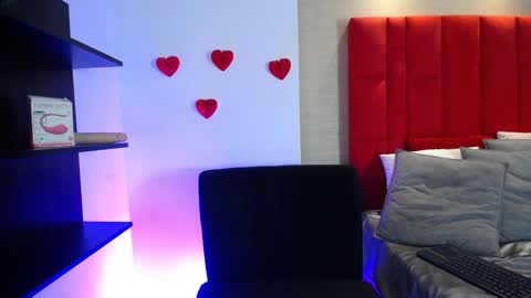 Luna And Titan  online show from March 2, 4:28 am