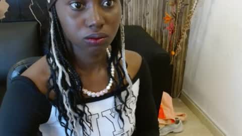 luna_bella882689 online show from May 12, 7:34 pm