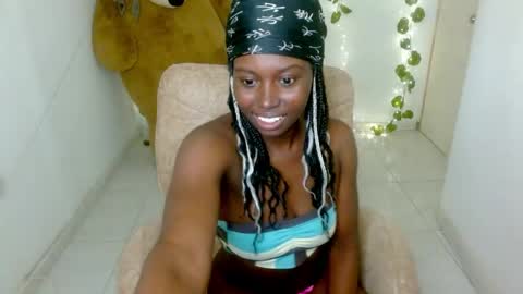 luna_bella882689 online show from May 28, 5:44 pm