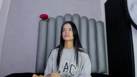 luna_bella_23 online show from April 16, 3:28 am