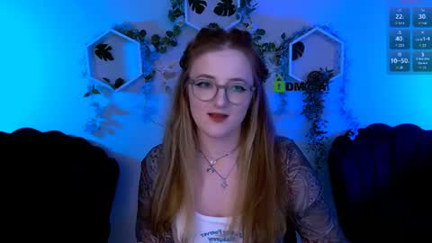 luna_berryy online show from June 12, 2:54 am