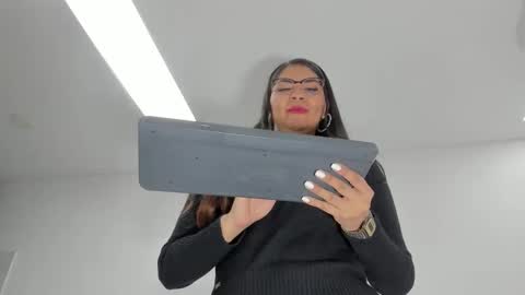 luna  online show from May 24, 12:12 pm