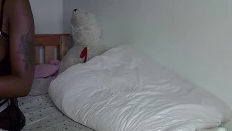 maskedmalkia online show from April 14, 9:07 pm