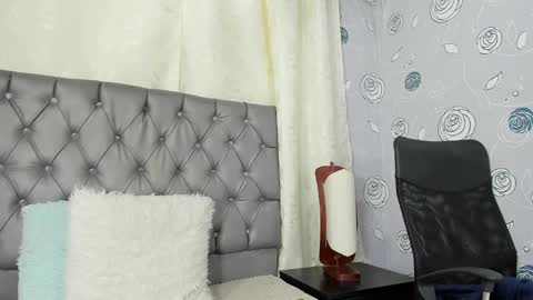 Luna Eva online show from March 11, 5:57 pm