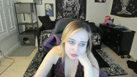 Luna online show from March 23, 7:52 pm