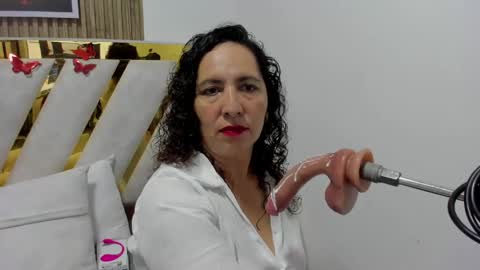 luna_naughty1 online show from April 23, 6:53 pm