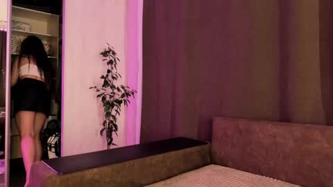 luna_raee online show from April 23, 7:59 pm