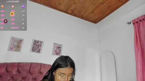 luna_velveth1 online show from April 12, 11:36 am