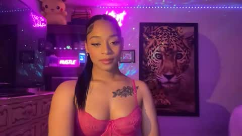 lunaa_11 online show from May 21, 5:47 am