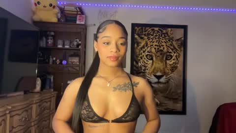 lunaa_11 online show from January 14, 4:04 am