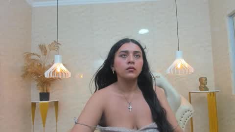 Luna Abril  online show from March 5, 4:21 am