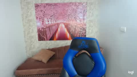 lunaa_m_ online show from January 7, 7:17 pm