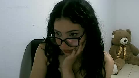 Snapshot of lunaa_sub chatting on February 15, 5:30 am lunaa_sub online show from February 15, 5:30 am