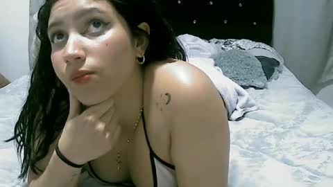 Snapshot of lunaa_sub chatting on February 22, 12:38 am lunaa_sub online show from February 22, 12:38 am