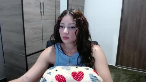 Snapshot of lunaa_sub chatting on October 19, 5:06 pm lunaa_sub online show from October 19, 5:06 pm