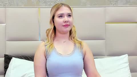 Snapshot of lunahouston chatting on March 7, 4:44 pm LunaHouston online show from March 7, 4:44 pm