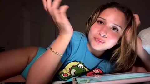 lunaloopzz online show from March 1, 1:21 am