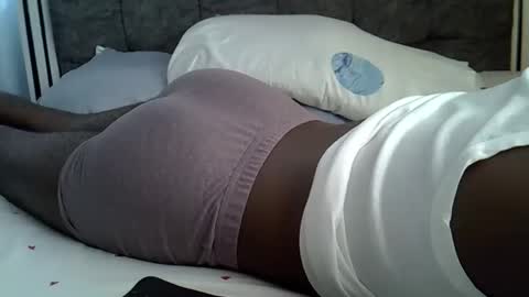 lunalove22_ online show from March 21, 8:19 am