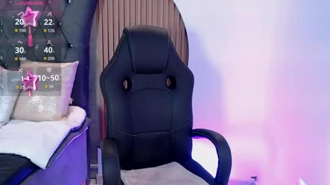 lunamillers_ online show from May 23, 5:14 am