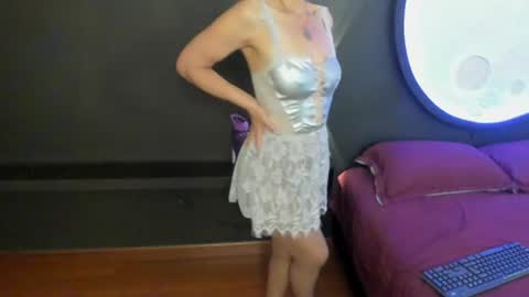 lunamisteriosa_ online show from July 16, 11:57 am