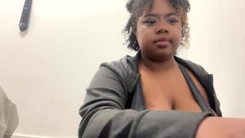 lunamoth00 online show from January 9, 11:10 pm