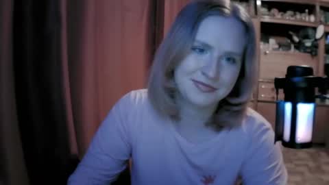 lunamystique_ online show from April 29, 2:55 pm