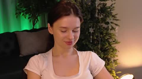 lunaolivia_ online show from November 25, 1:10 pm