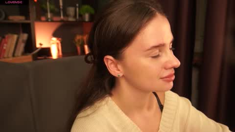 lunaolivia_ online show from October 10, 1:17 pm