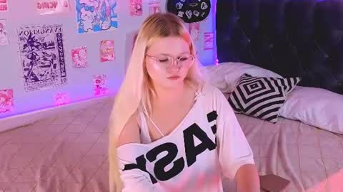 lunariafox online show from July 28, 7:39 pm