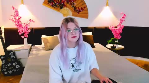 lunariafox online show from March 22, 2:32 pm