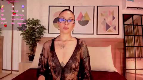 Luna Ruso  online show from January 13, 8:05 pm