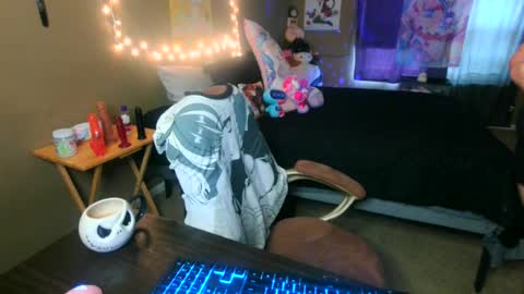 lunasynns online show from July 4, 6:22 pm