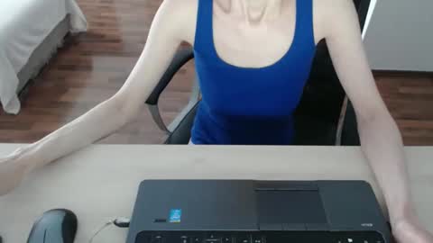lunavibe_ online show from May 27, 12:13 pm