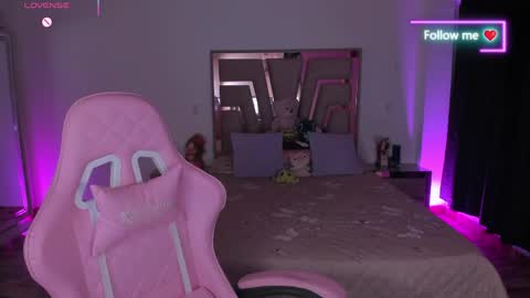 LUNA ROSE online show from May 7, 3:57 am