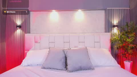 L U N N A online show from April 22, 4:41 am