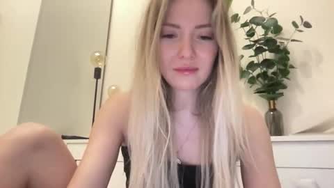 lusiluv online show from March 5, 7:01 pm