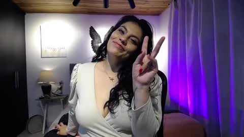 Snapshot of lust_mom chatting on February 22, 9:45 am Angela 3 online show from February 22, 9:45 am